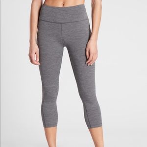 Athleta Ultimate Stash Pocket Capri - sz Med
